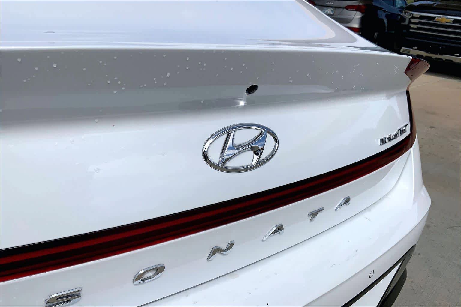 Used 2022 Hyundai Sonata Limited w/ Preferred Accessory Package FWD image 33