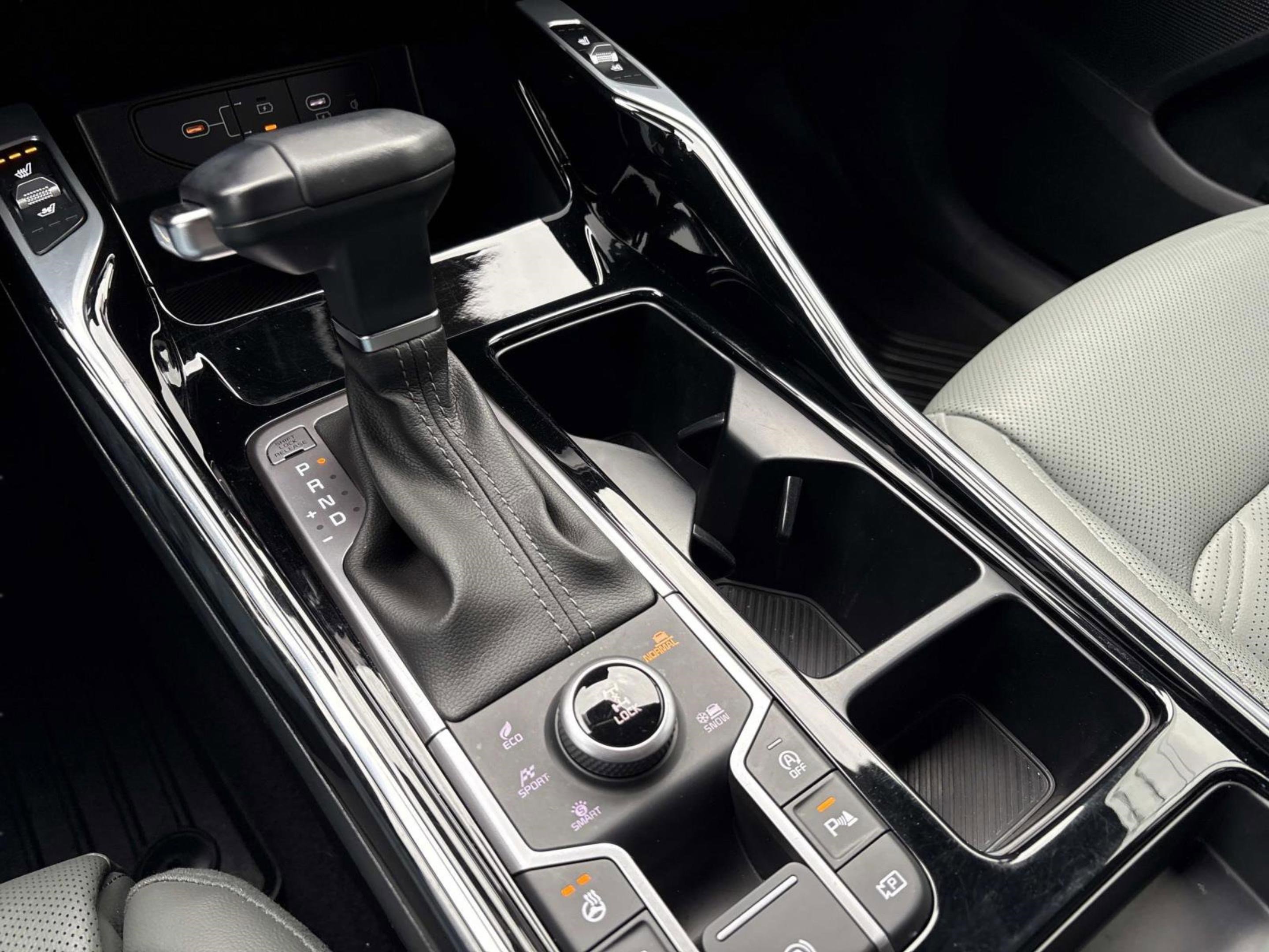 Used 2025 Kia Sorento SX Prestige w/ Sage Leather Package image 27