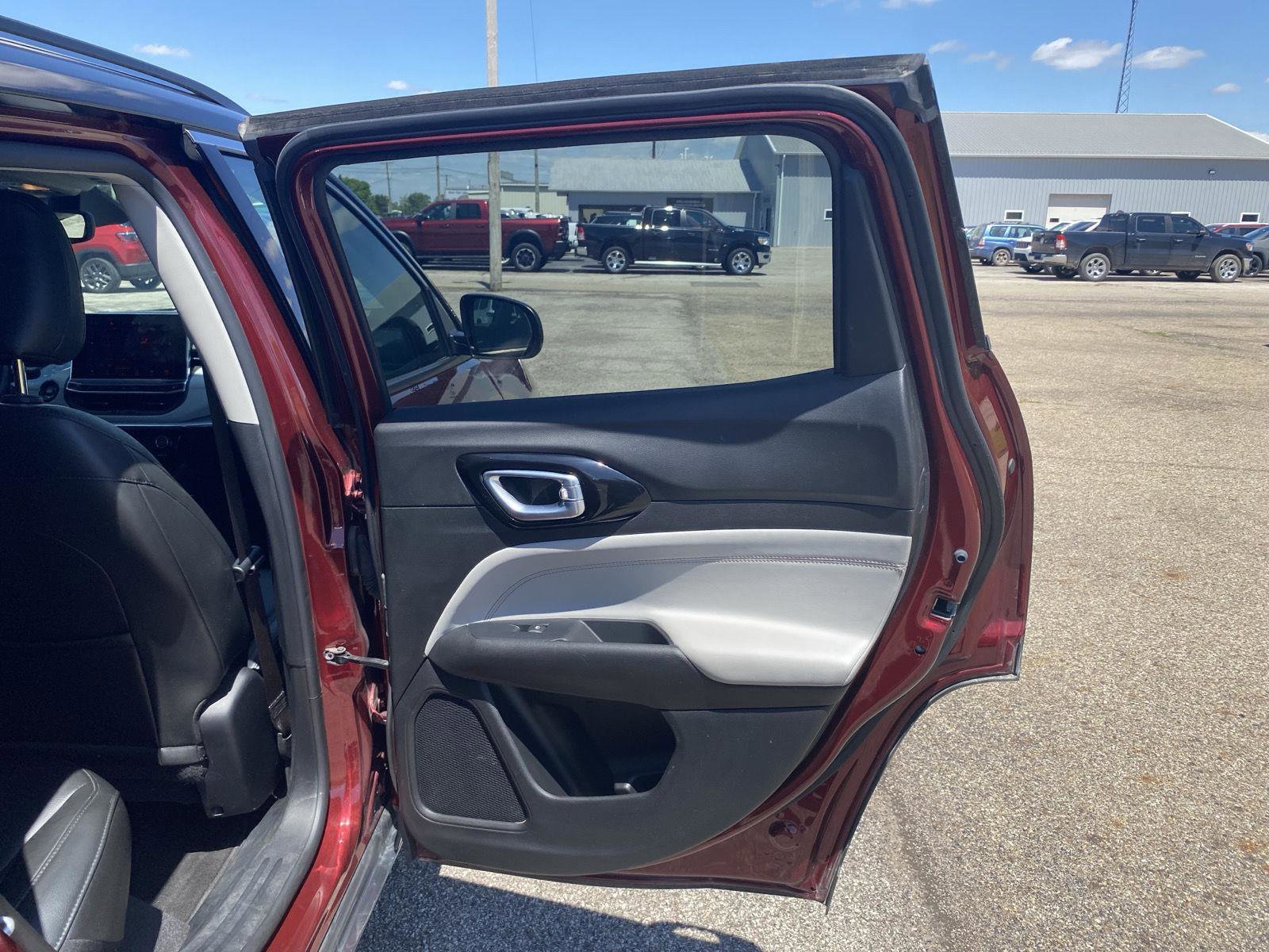 Used 2022 Jeep Compass Limited AWD/4WD image 33