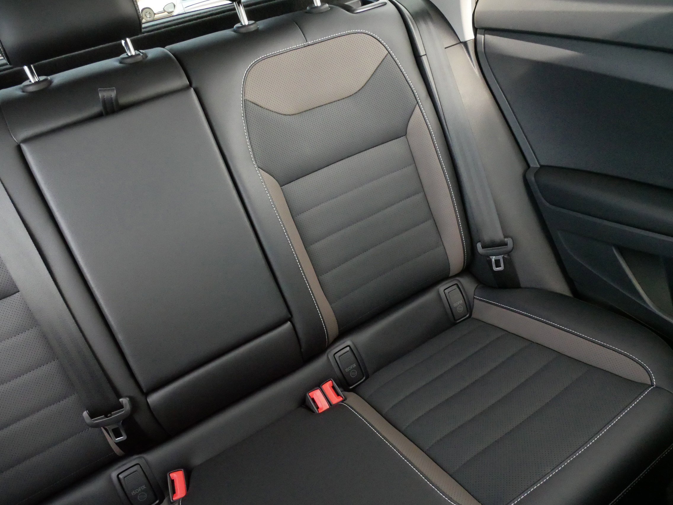 Used 2023 Volkswagen Taos SEL image 14