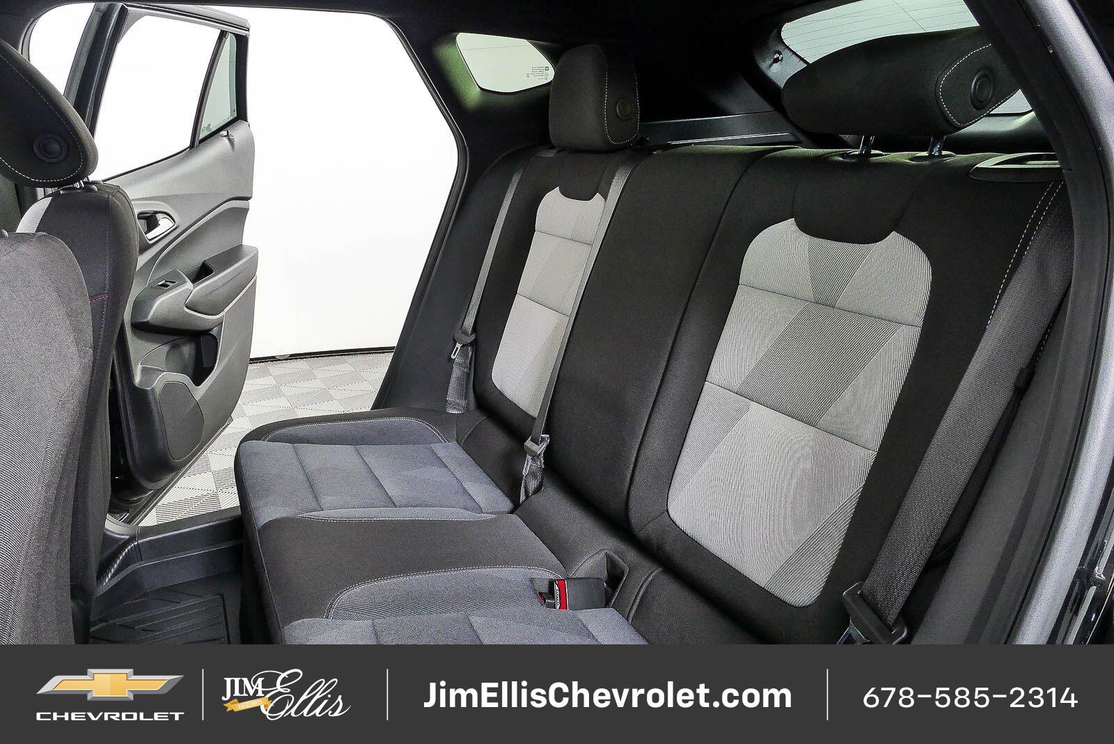 Certified 2025 Chevrolet Trax RS w/ Sunroof Package FWD image 18