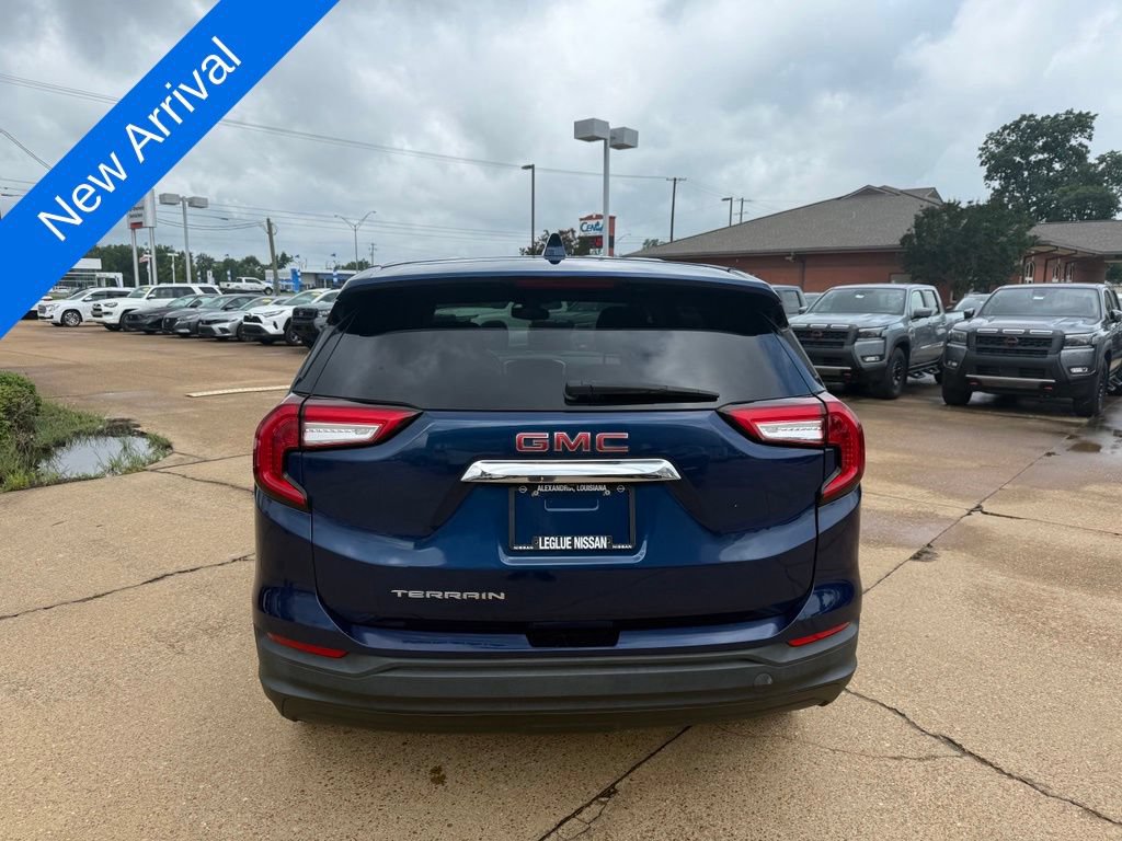 Used 2022 GMC Terrain SLE FWD image 4