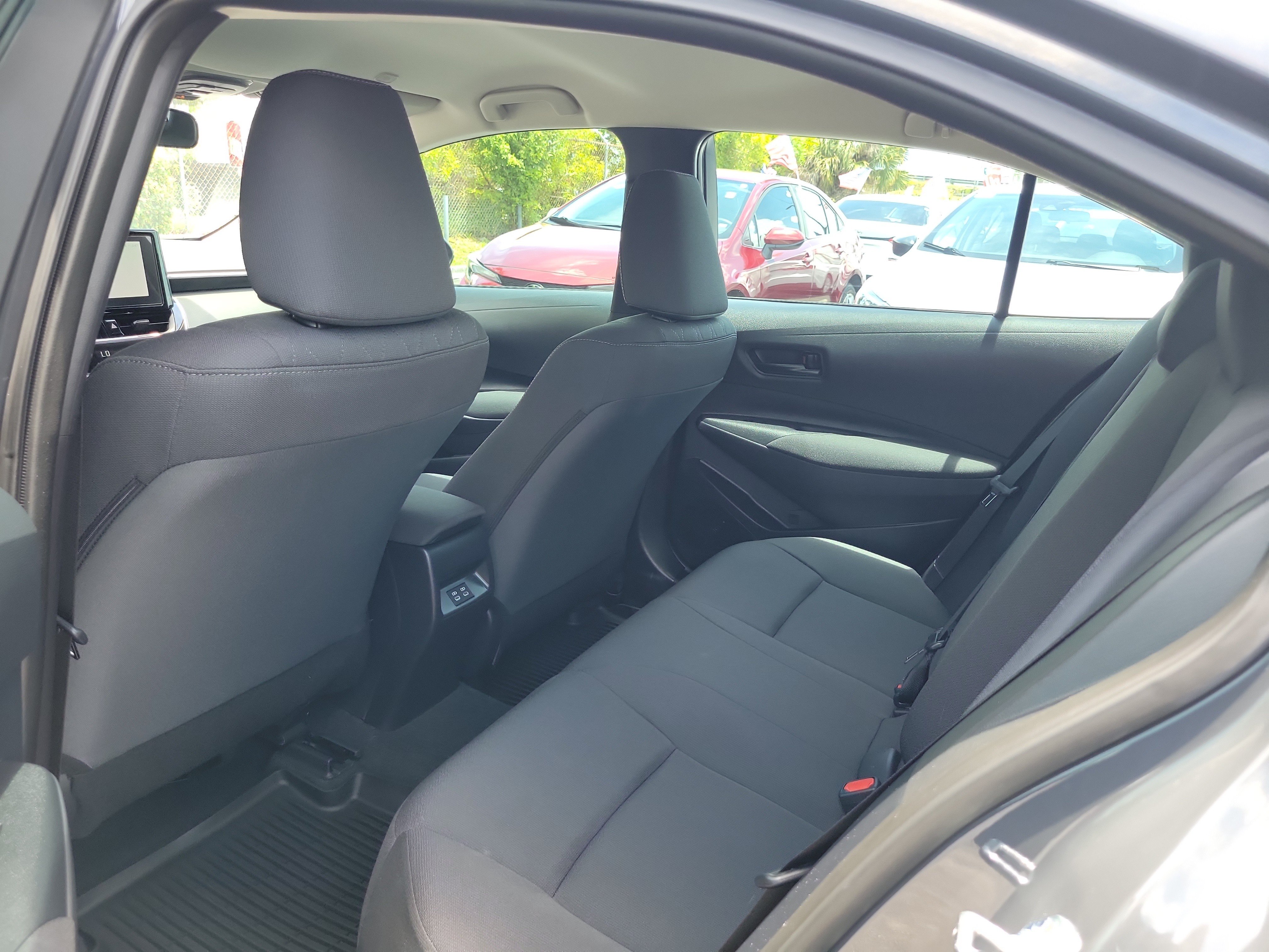 Used 2025 Toyota Corolla LE w/ Convenience Package FWD image 18