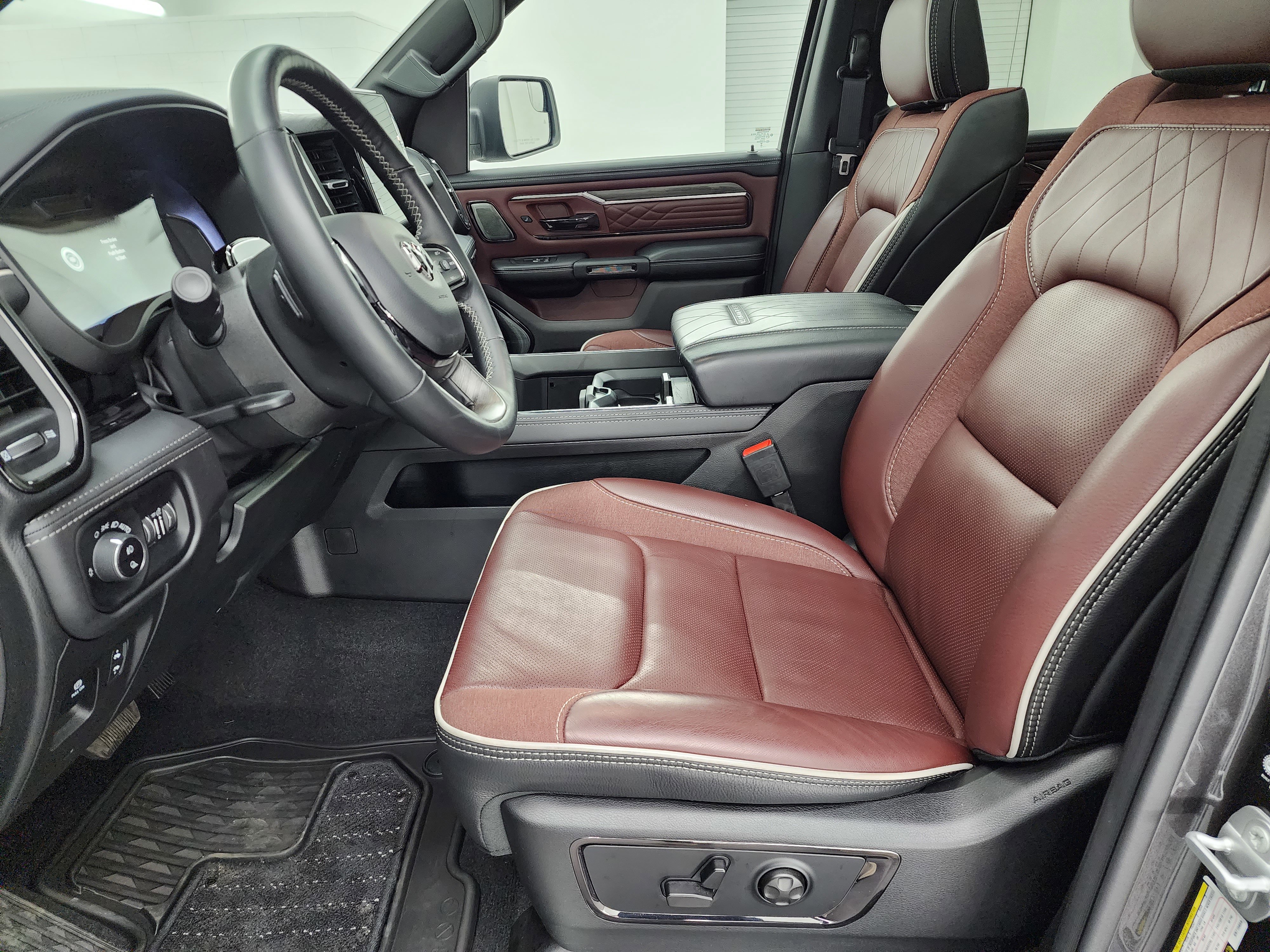 Used 2025 RAM 1500 Limited AWD/4WD image 8