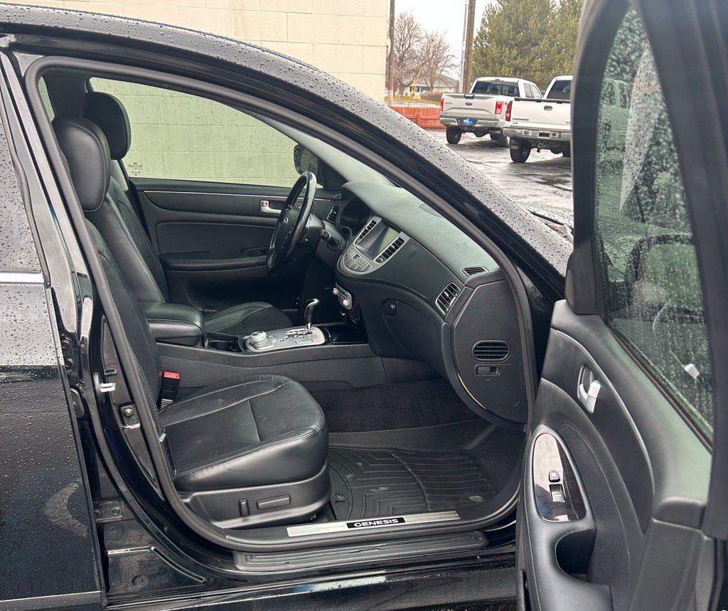 Used 2014 Hyundai Genesis 5.0 R-Spec RWD image 9