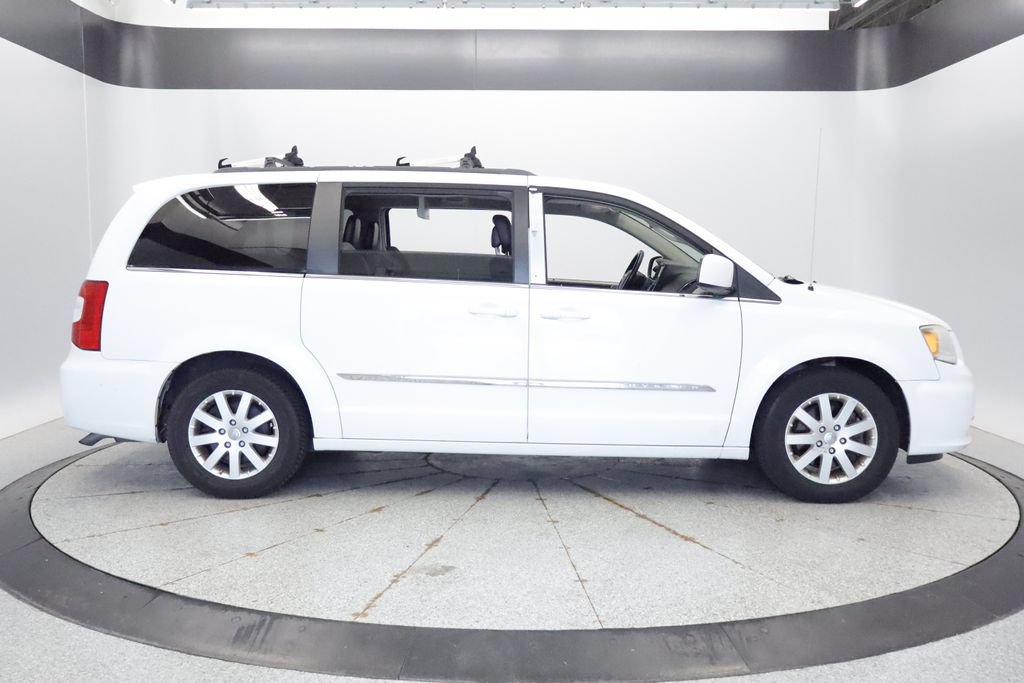 Used 2014 Chrysler Town & Country Touring FWD image 8