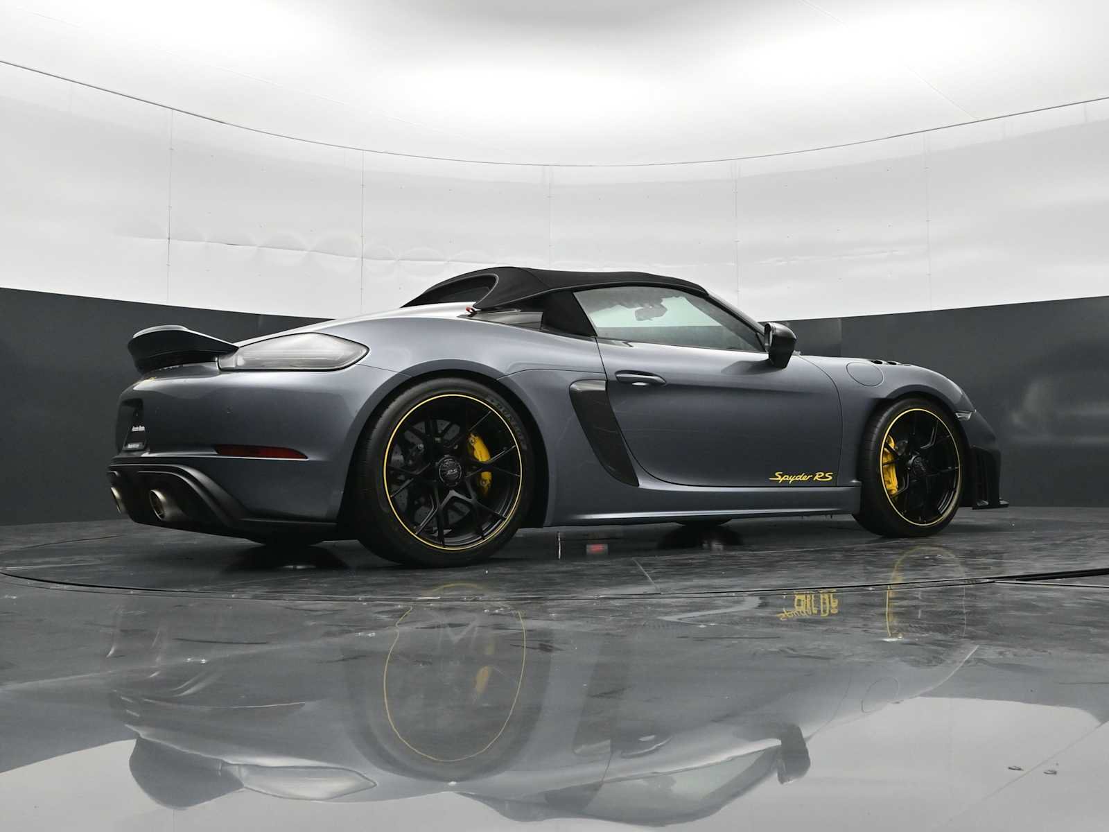 Certified 2025 Porsche 718 Boxster Spyder RS RWD image 40