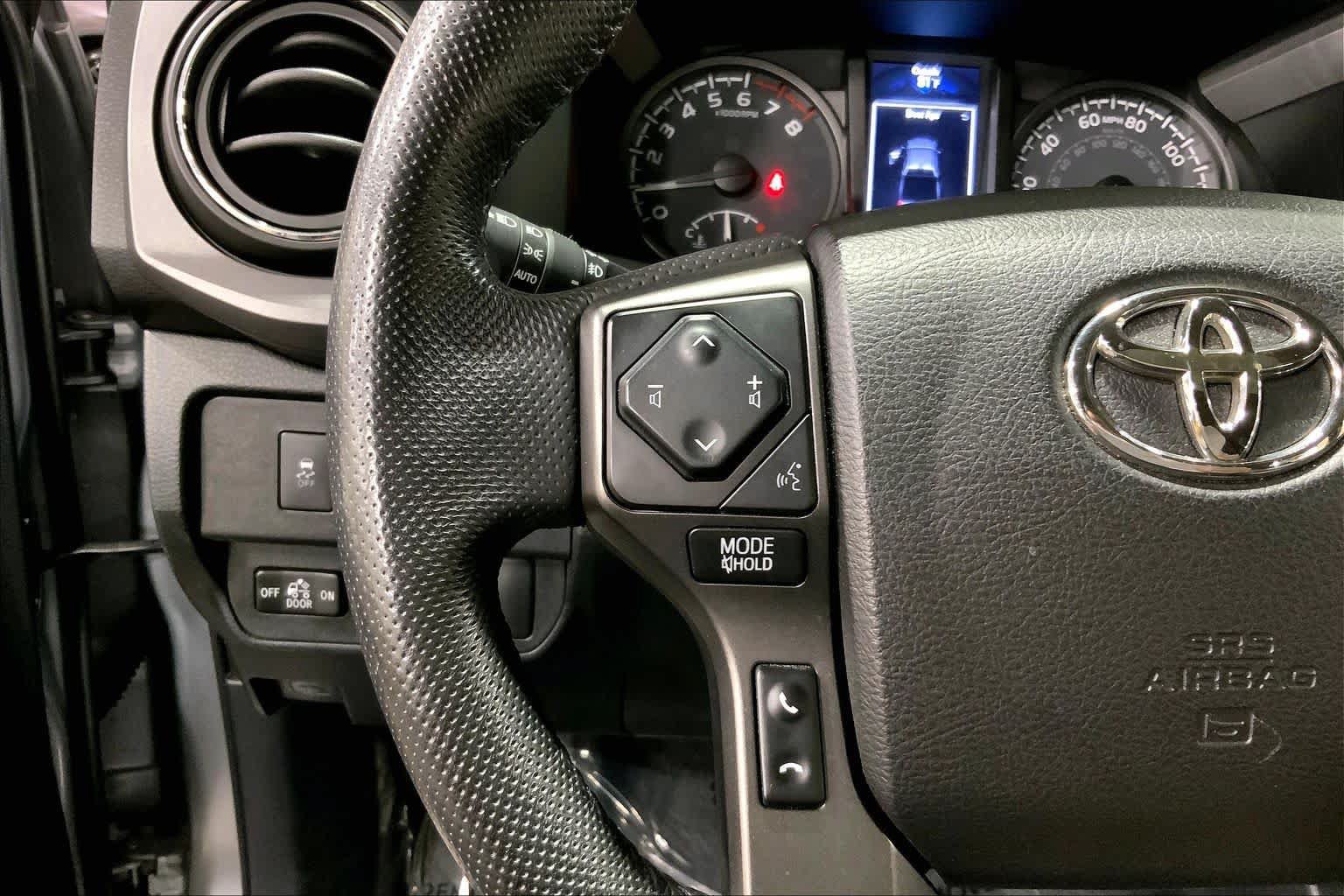 Used 2021 Toyota Tacoma TRD Off-Road w/ TRD Premium Off Road Package AWD/4WD image 24