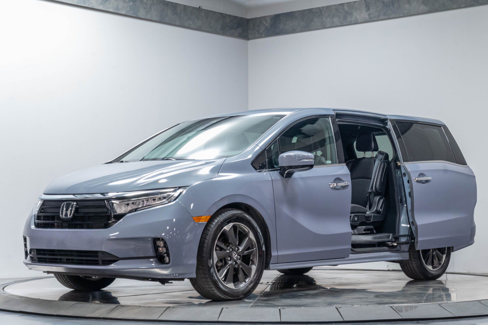 Used 2024 Honda Odyssey Elite image 2