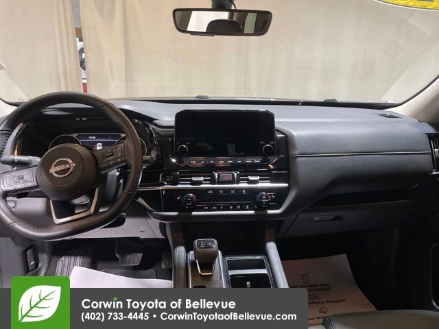 Used 2025 Nissan Pathfinder SL image 12