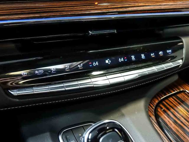 Used 2024 Cadillac Escalade Premium Luxury AWD/4WD image 28