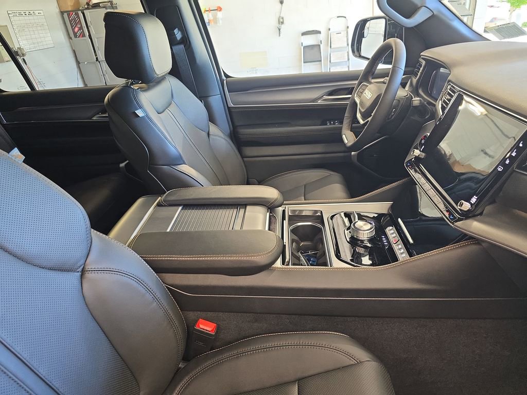 New 2026 Jeep Grand Wagoneer 4WD image 10