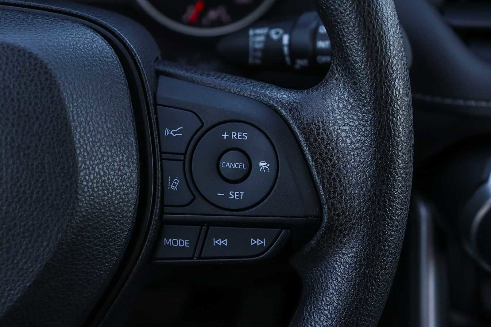 Used 2022 Toyota RAV4 XLE image 21