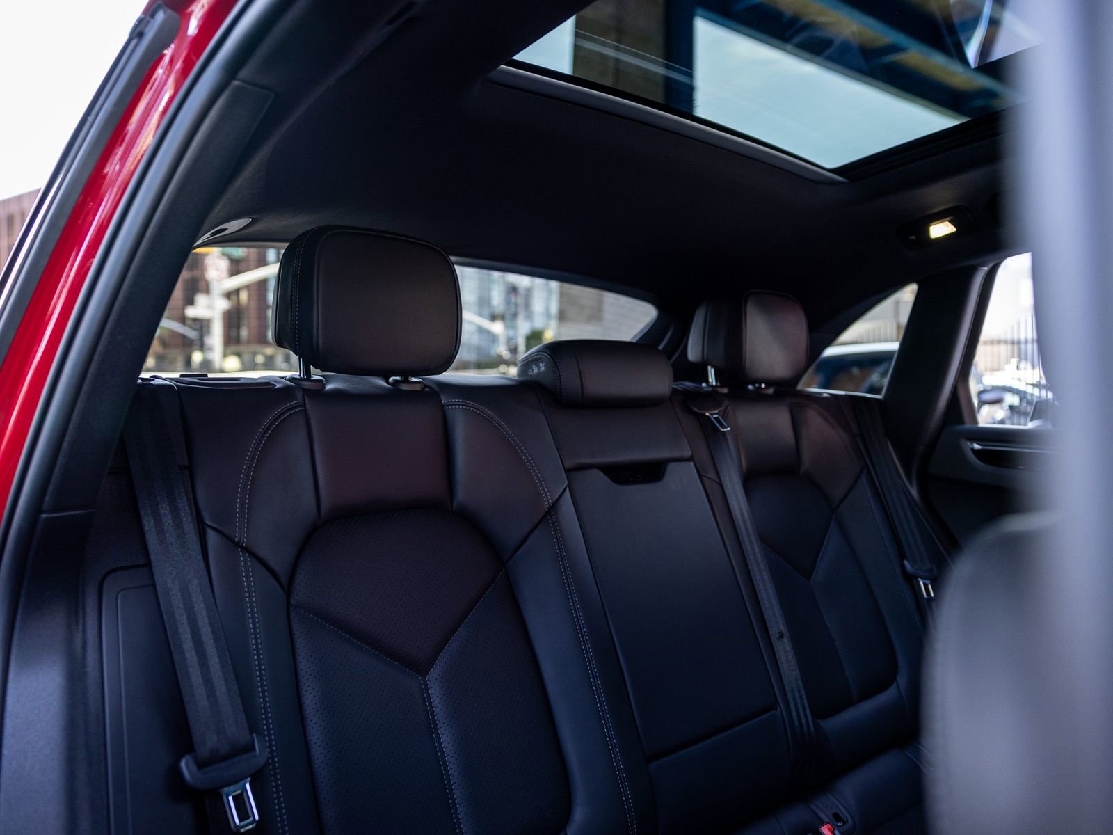 Certified 2024 Porsche Macan S AWD/4WD image 34