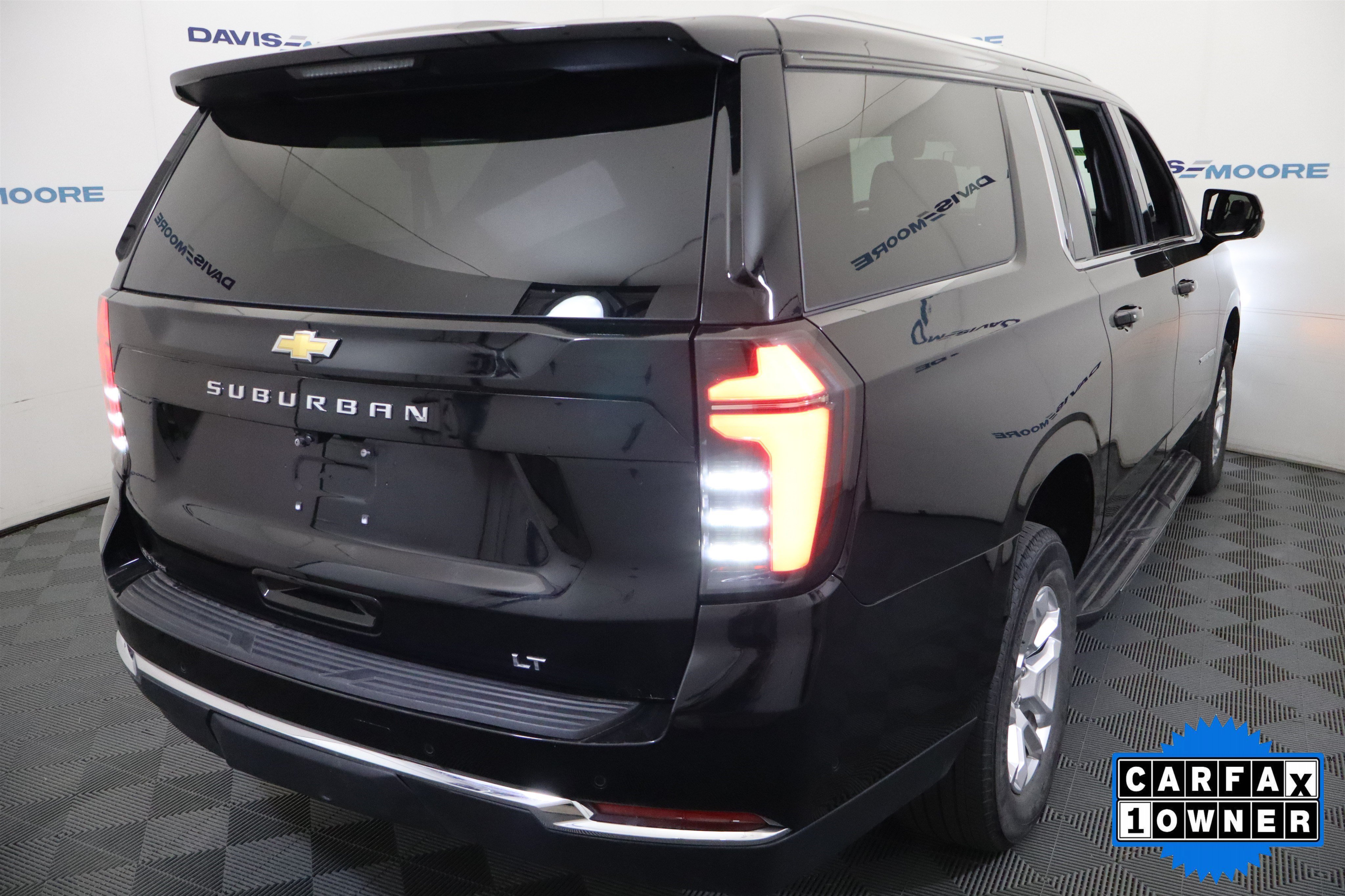Used 2025 Chevrolet Suburban LT AWD/4WD image 6