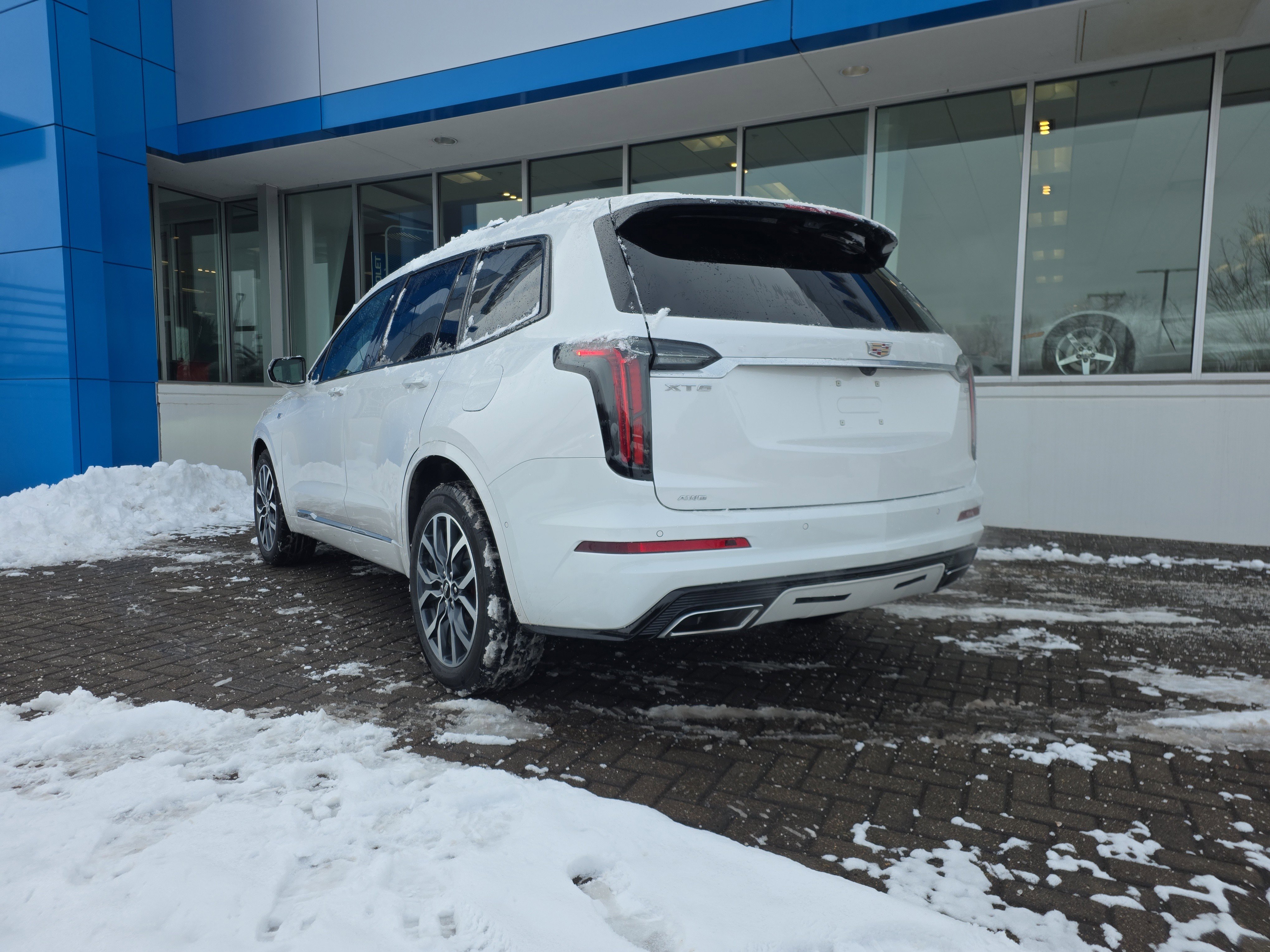 Used 2025 Cadillac XT6 Sport w/ Platinum Package image 3