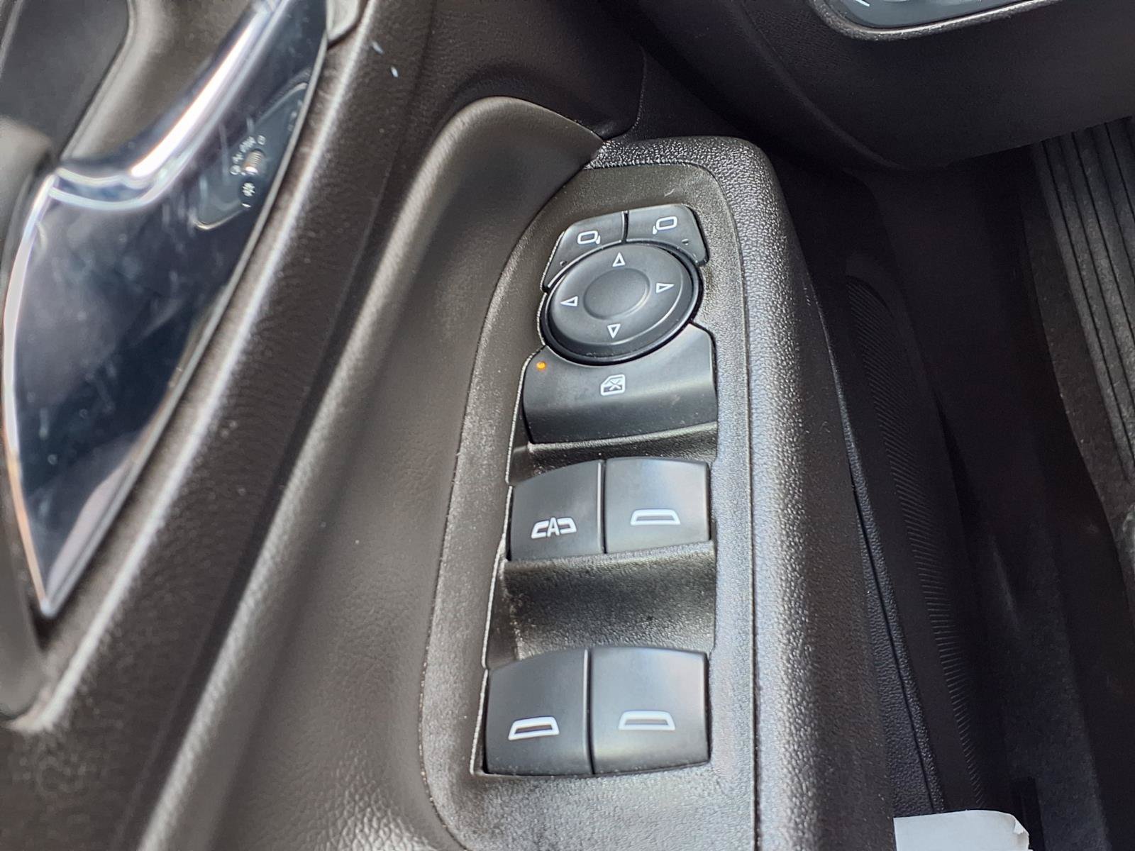 Used 2024 Chevrolet Equinox LT FWD image 12
