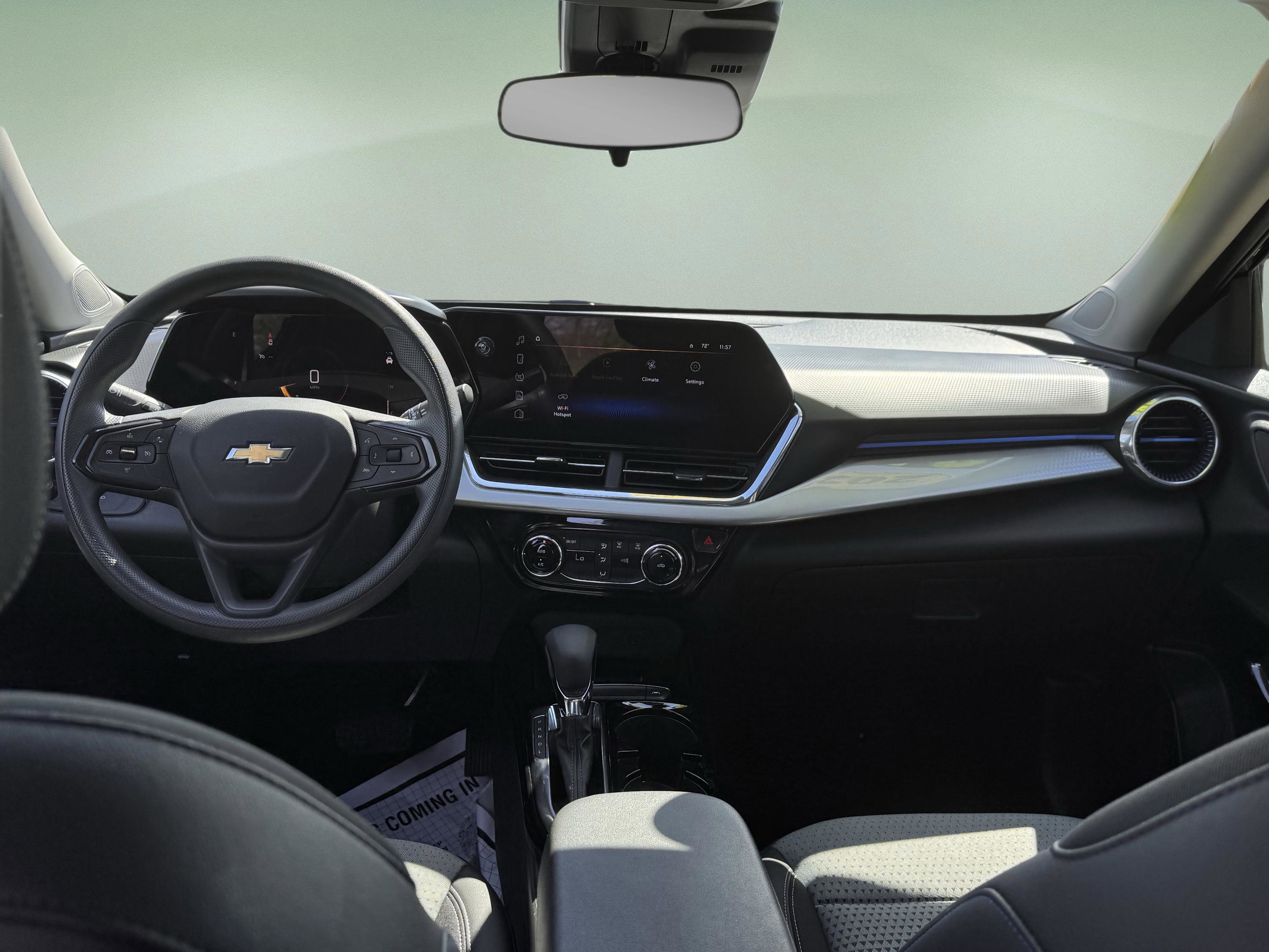 Used 2025 Chevrolet Trax LT FWD image 20