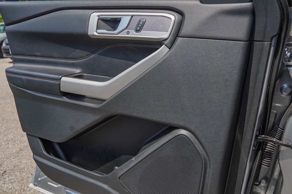 Used 2023 Ford Explorer Limited image 32