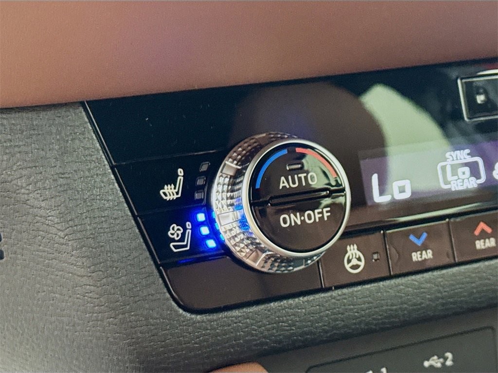 New 2025 Mitsubishi Outlander SEL image 21