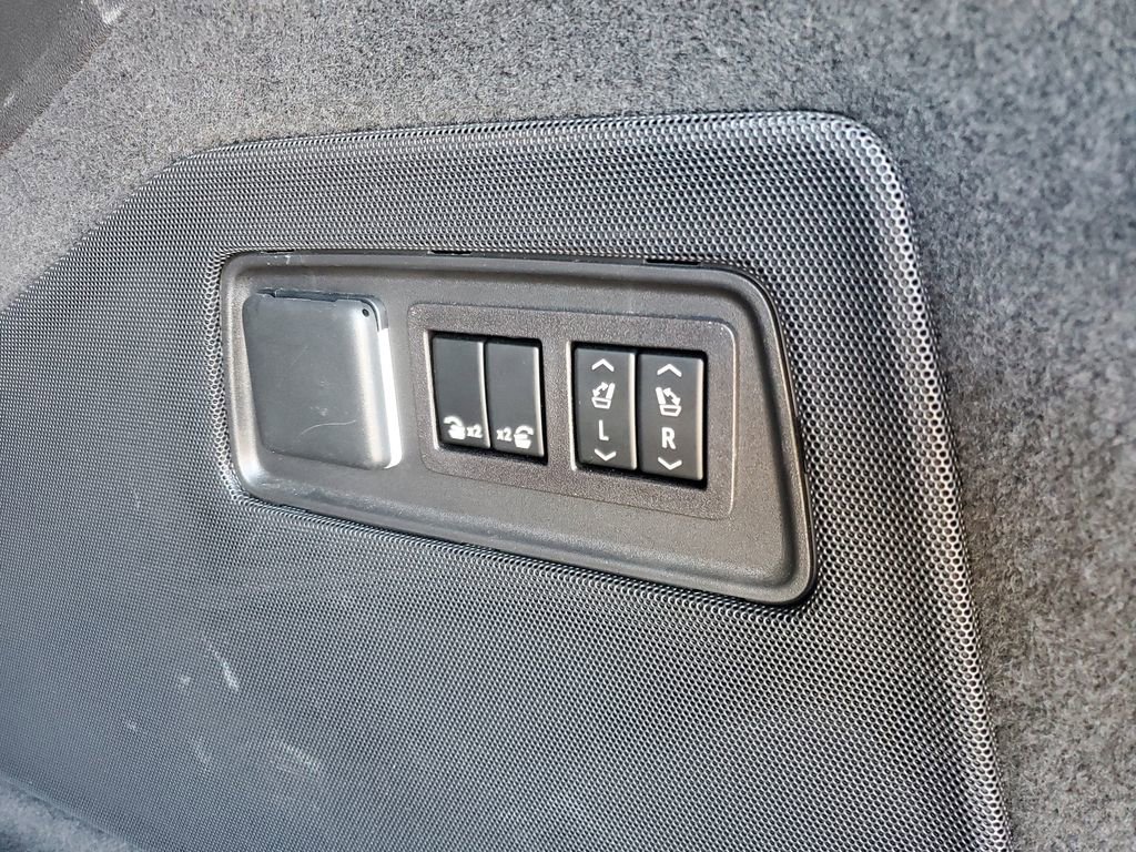 Used 2023 Cadillac Escalade Sport Platinum w/ Heavy-Duty Trailer Package image 31