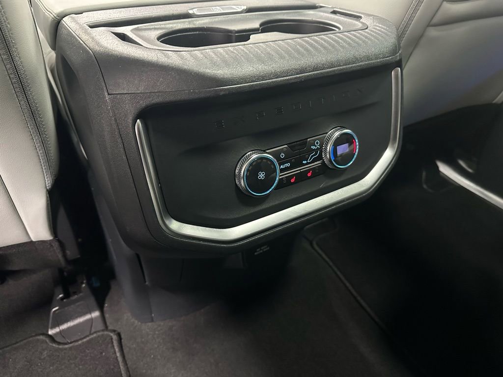 Used 2025 Ford Expedition Platinum image 43
