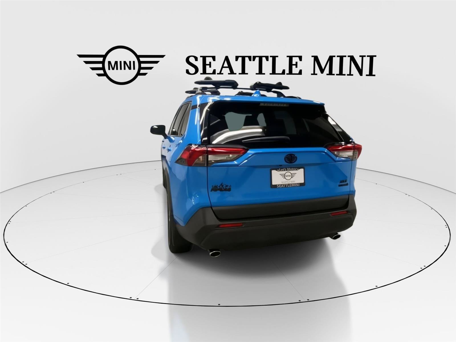 Used 2020 Toyota RAV4 XLE w/ XLE Grade Weather Package AWD/4WD image 8