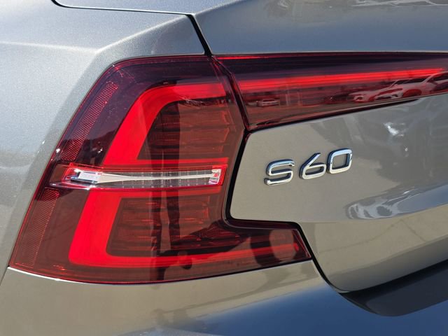 Used 2021 Volvo S60 T6 Momentum w/ Premium Package image 38