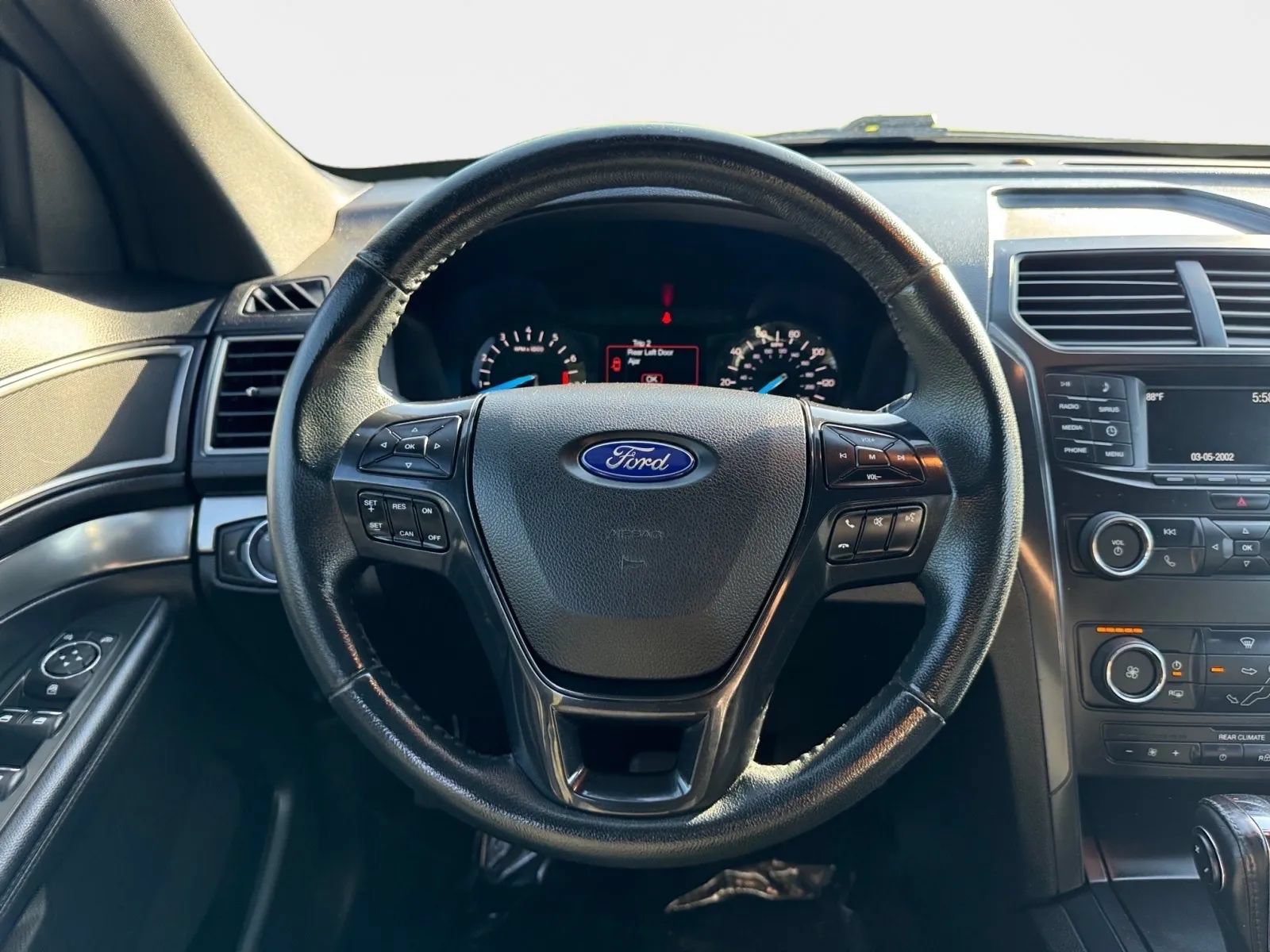 Used 2018 Ford Explorer XLT AWD/4WD image 15