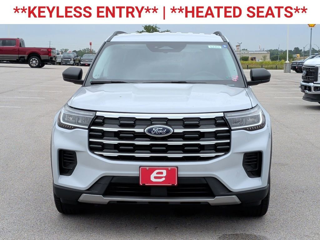 New 2026 Ford Explorer Active RWD image 2