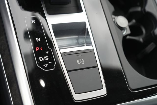 Used 2022 Audi Q7 3.0T Premium AWD/4WD image 15