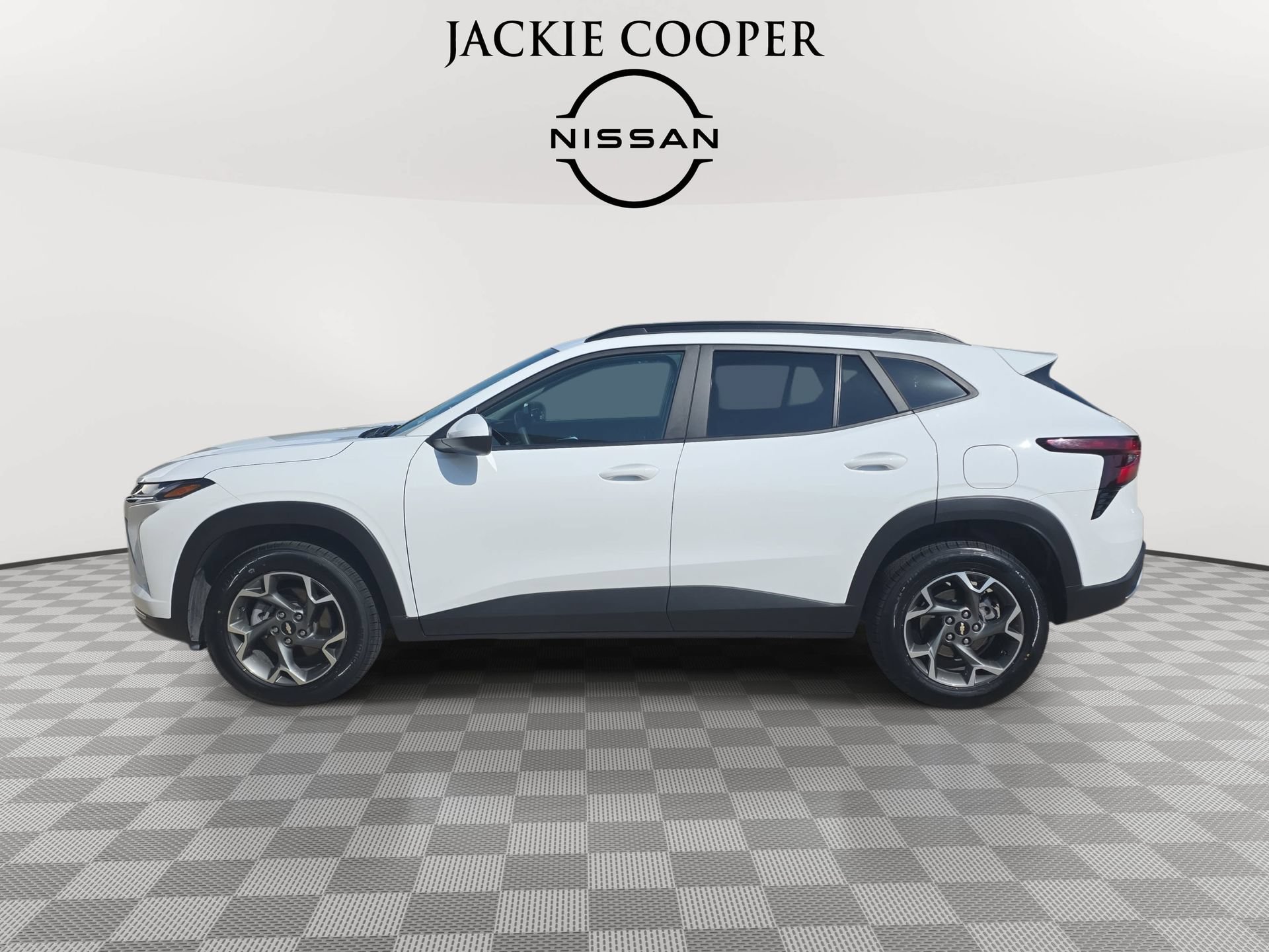 Used 2025 Chevrolet Trax LT FWD image 8
