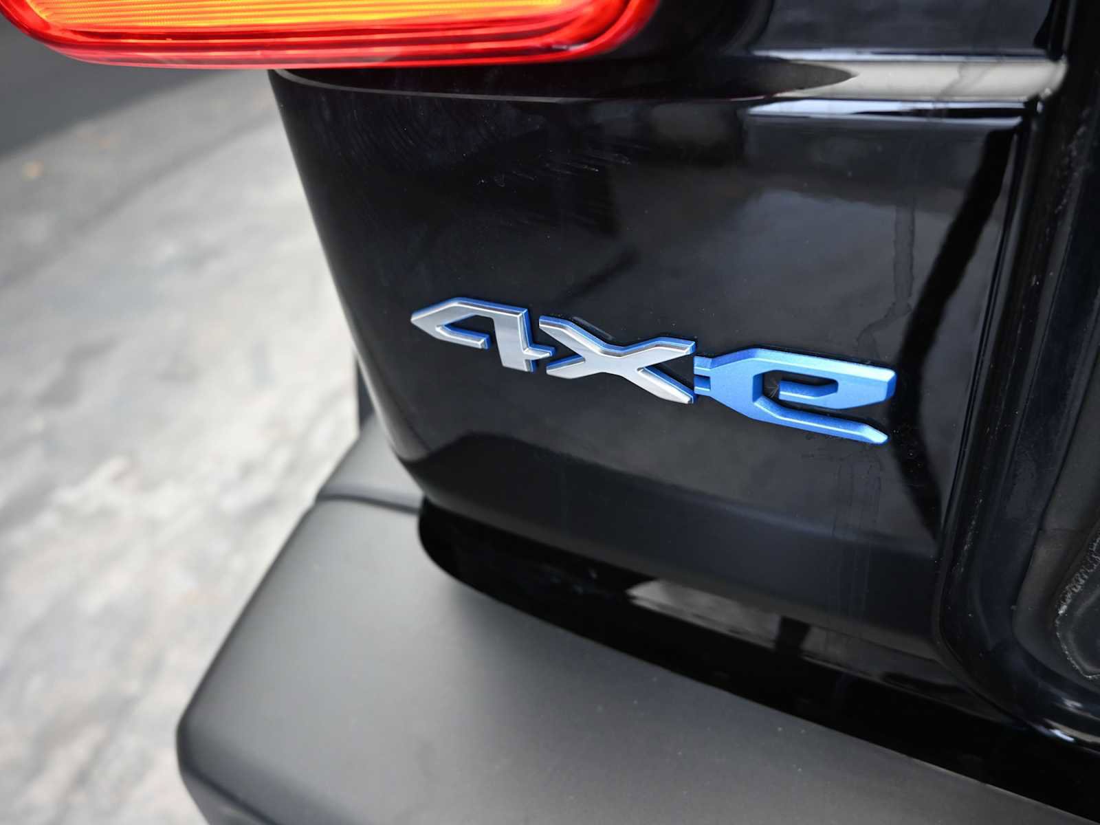 Used 2023 Jeep Wrangler Sahara w/ Cold Weather Group image 23