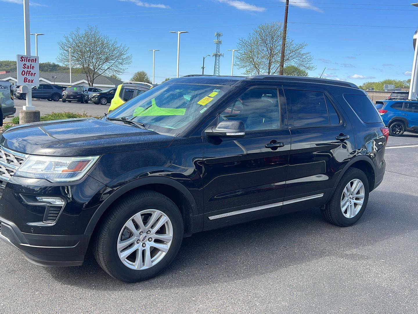Used 2018 Ford Explorer XLT w/ Equipment Group 202A AWD/4WD image 11