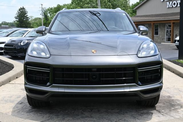 Used 2021 Porsche Cayenne Turbo S AWD/4WD image 2