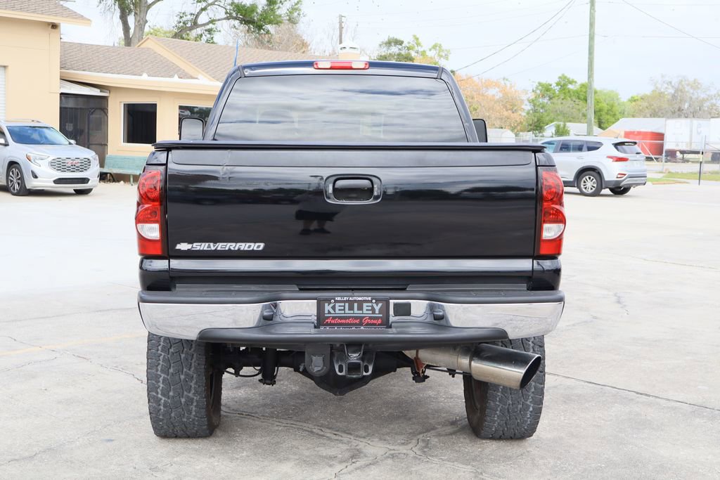 Used 2006 Chevrolet Silverado 2500 LT w/ Heavy-Duty Power Package image 8