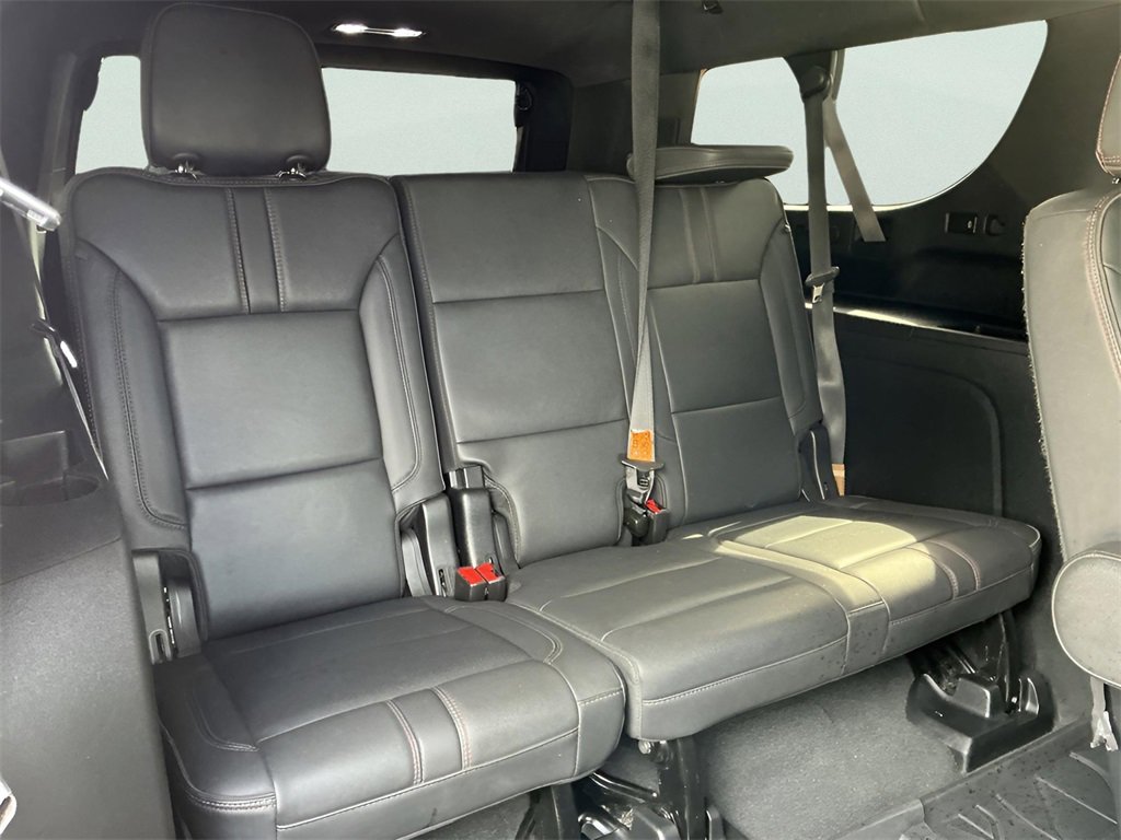 Used 2022 Chevrolet Suburban RST w/ Luxury Package image 17