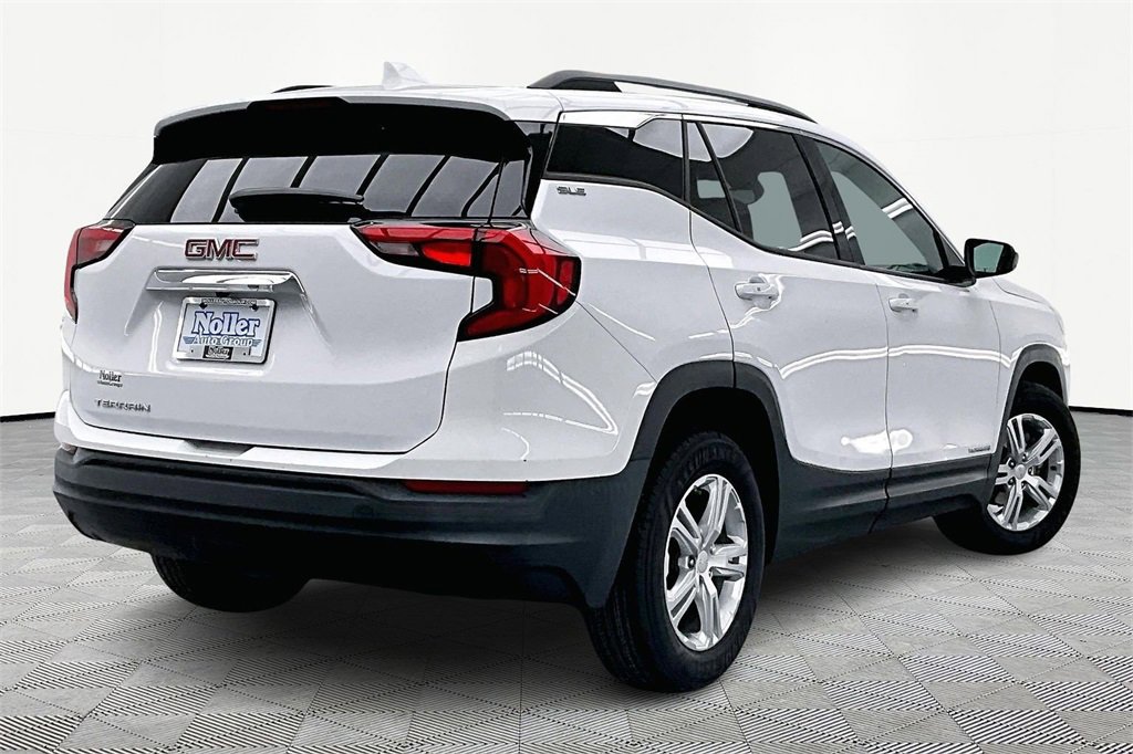 Used 2020 GMC Terrain SLE w/ Driver Convenience Package image 2