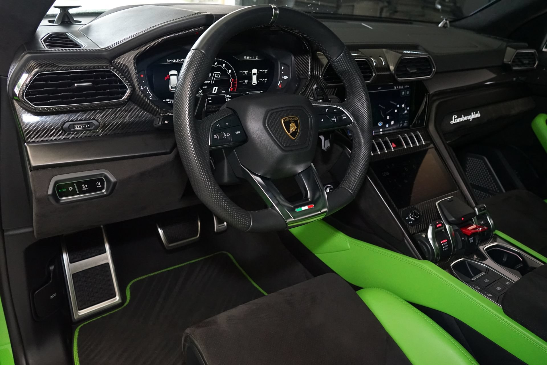 Used 2022 Lamborghini Urus AWD/4WD image 8