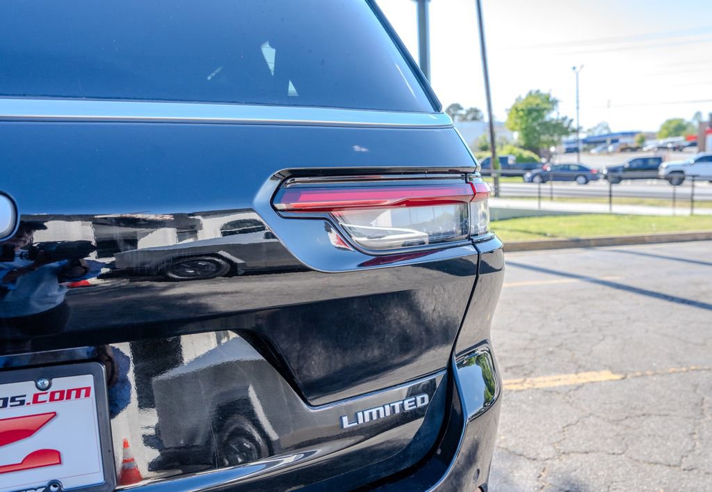 Used 2024 Jeep Grand Cherokee L Limited w/ Luxury Tech Group II image 30