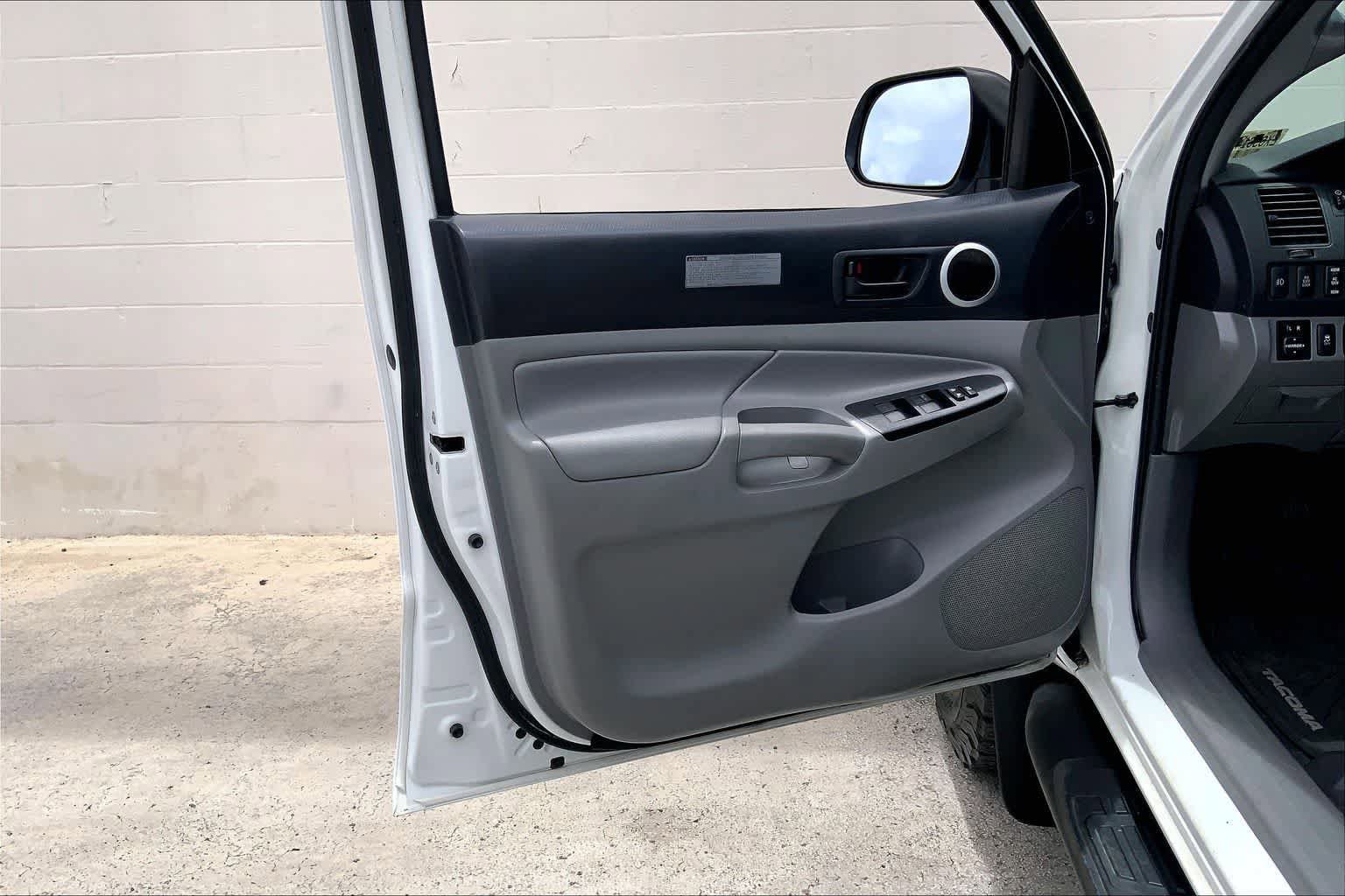 Used 2014 Toyota Tacoma 4x4 Double Cab image 27