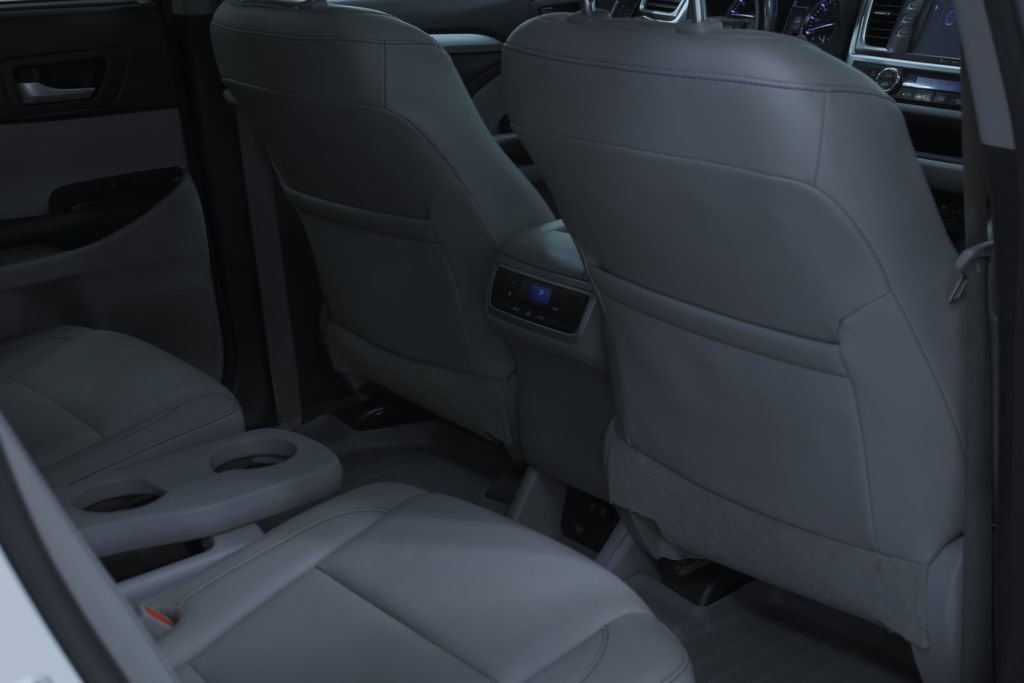 Used 2017 Toyota Highlander XLE image 13