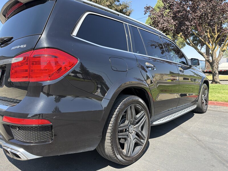 Used 2015 Mercedes-Benz GL 63 AMG 4MATIC image 11
