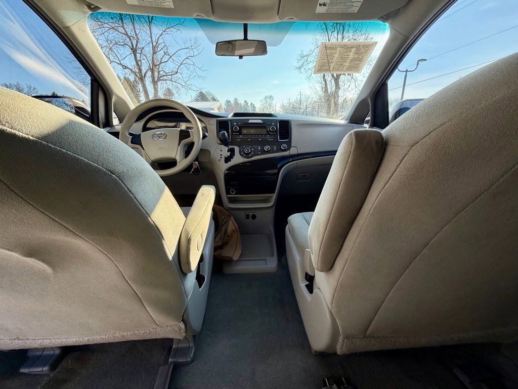 Used 2014 Toyota Sienna L image 14