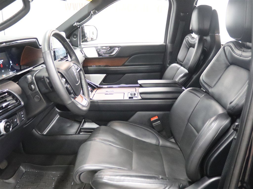 Used 2020 Lincoln Navigator Reserve w/ Luxury Package image 11