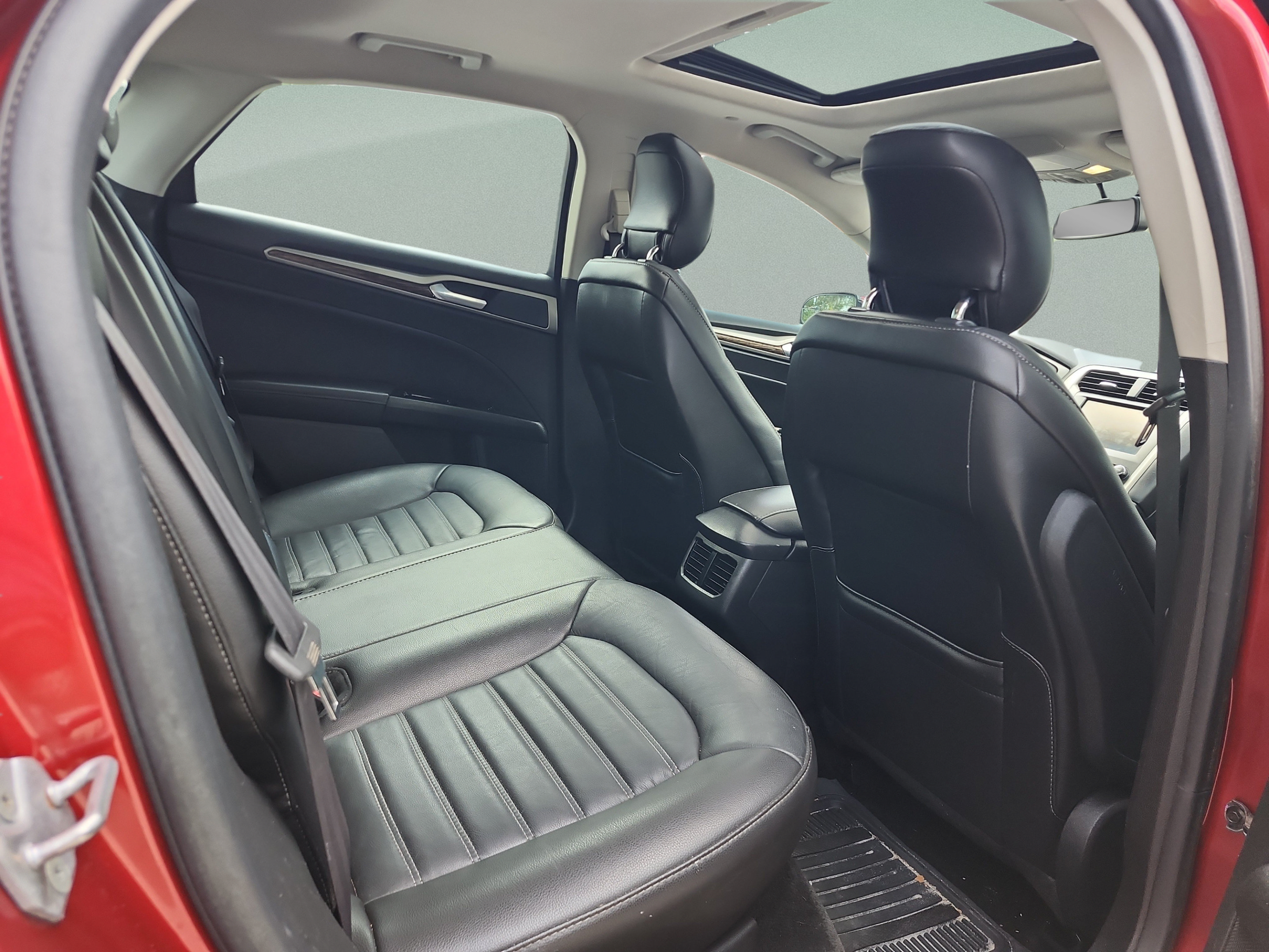 Used 2014 Ford Fusion SE w/ Equipment Group 502A FWD image 18