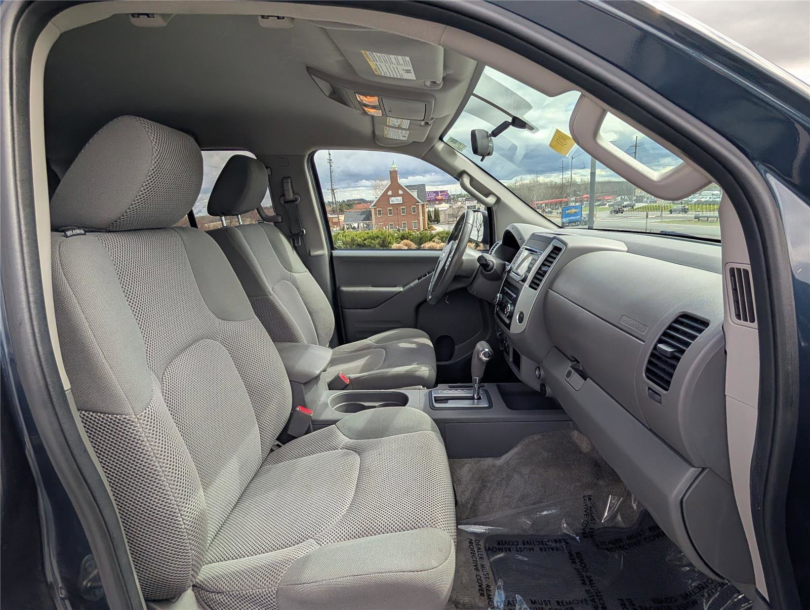 Used 2016 Nissan Frontier SV image 10