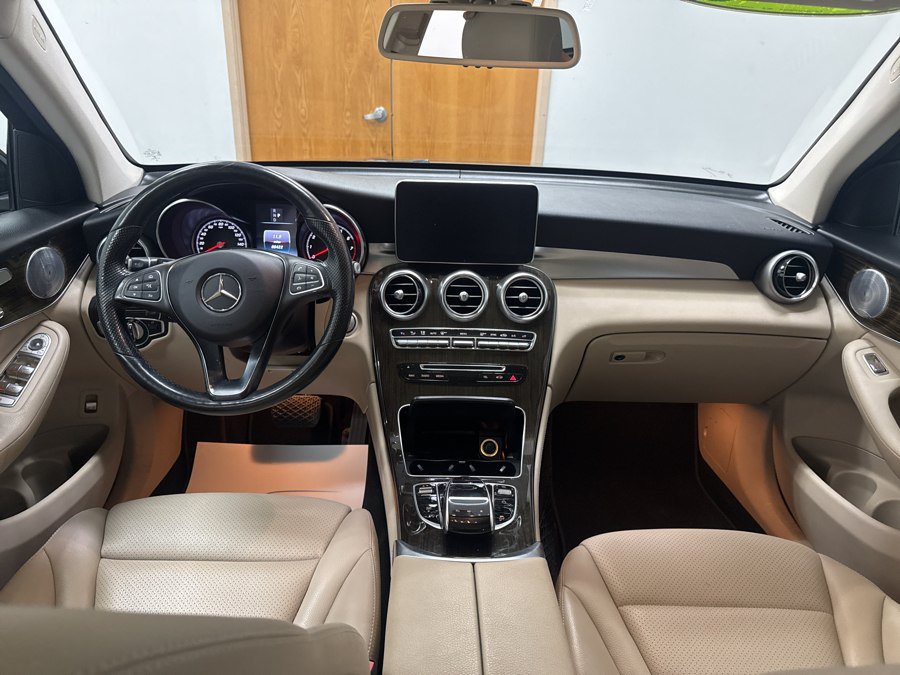 Used 2018 Mercedes-Benz GLC 300 4MATIC w/ Multimedia Package image 9