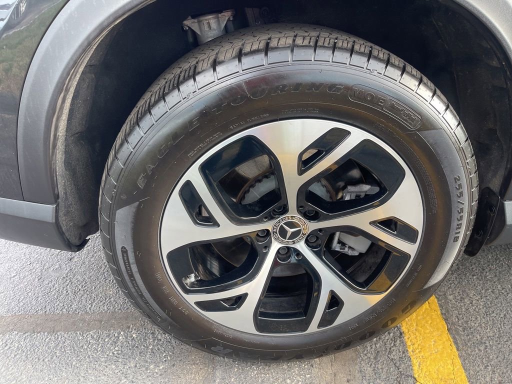 Used 2025 Mercedes-Benz GLC 350e 4MATIC image 30