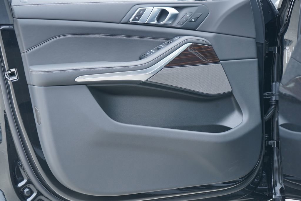 New 2026 BMW X5 sDrive40i w/ M Sport Package image 9